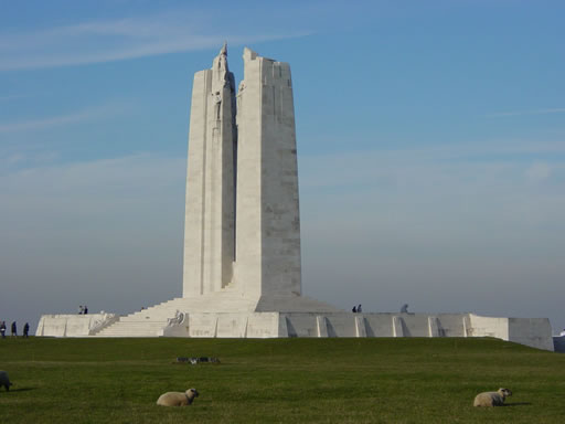 Le Mémorial Canadien de Vimy - Vue de coté